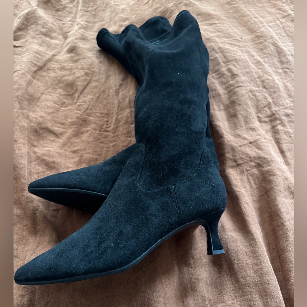 Kenneth Cole knee-high suede boots with pointy toe & low heel, size 9 1/2